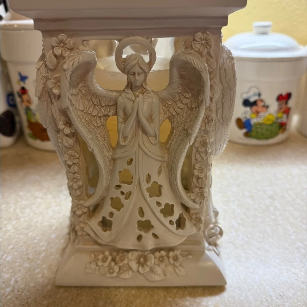 Worldwide Home  Angel Flameless Candle Holder Lantern LED Lighted Candle